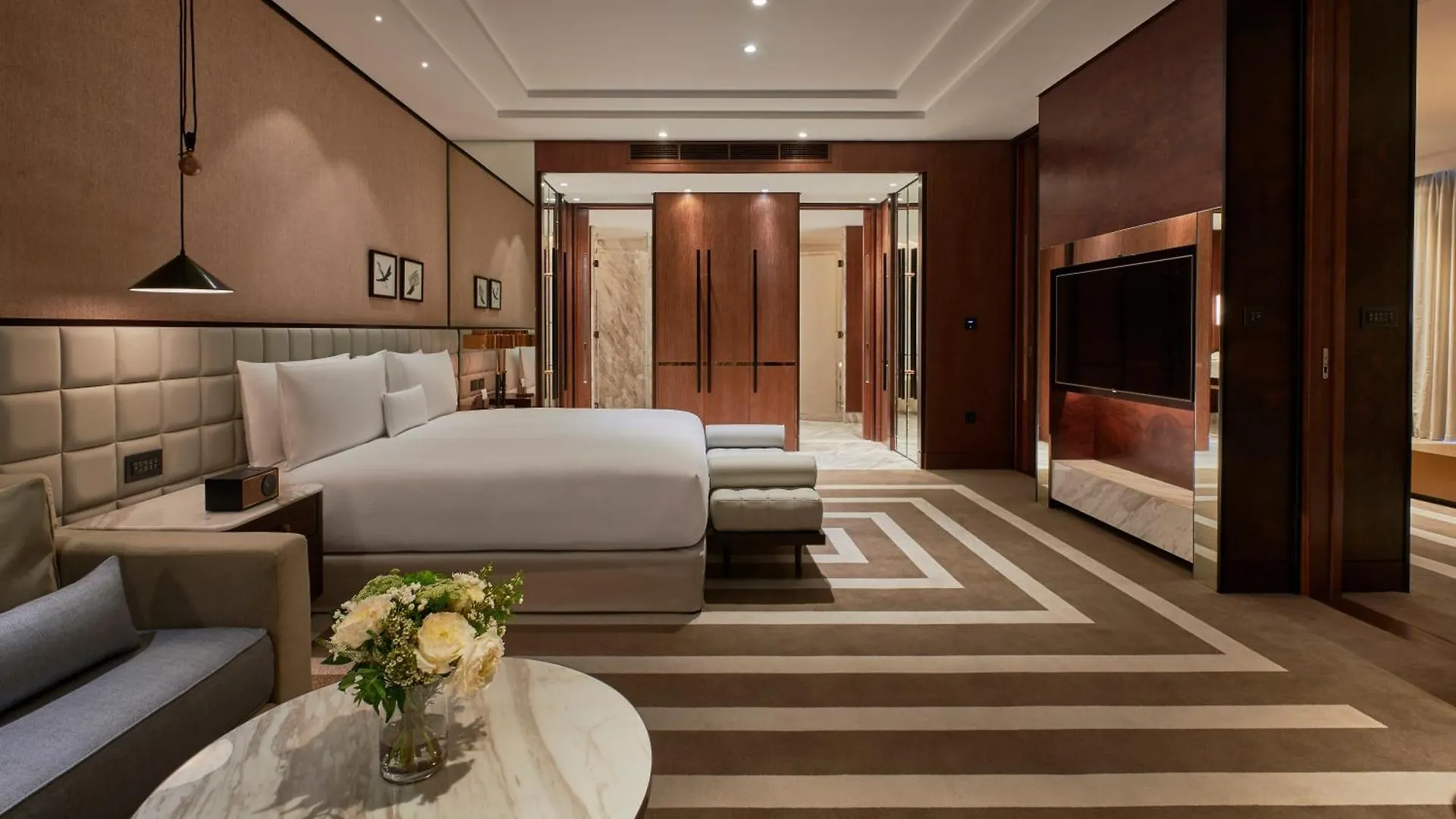 מלון Waldorf Astoria Dubai International Financial Centre 5*,