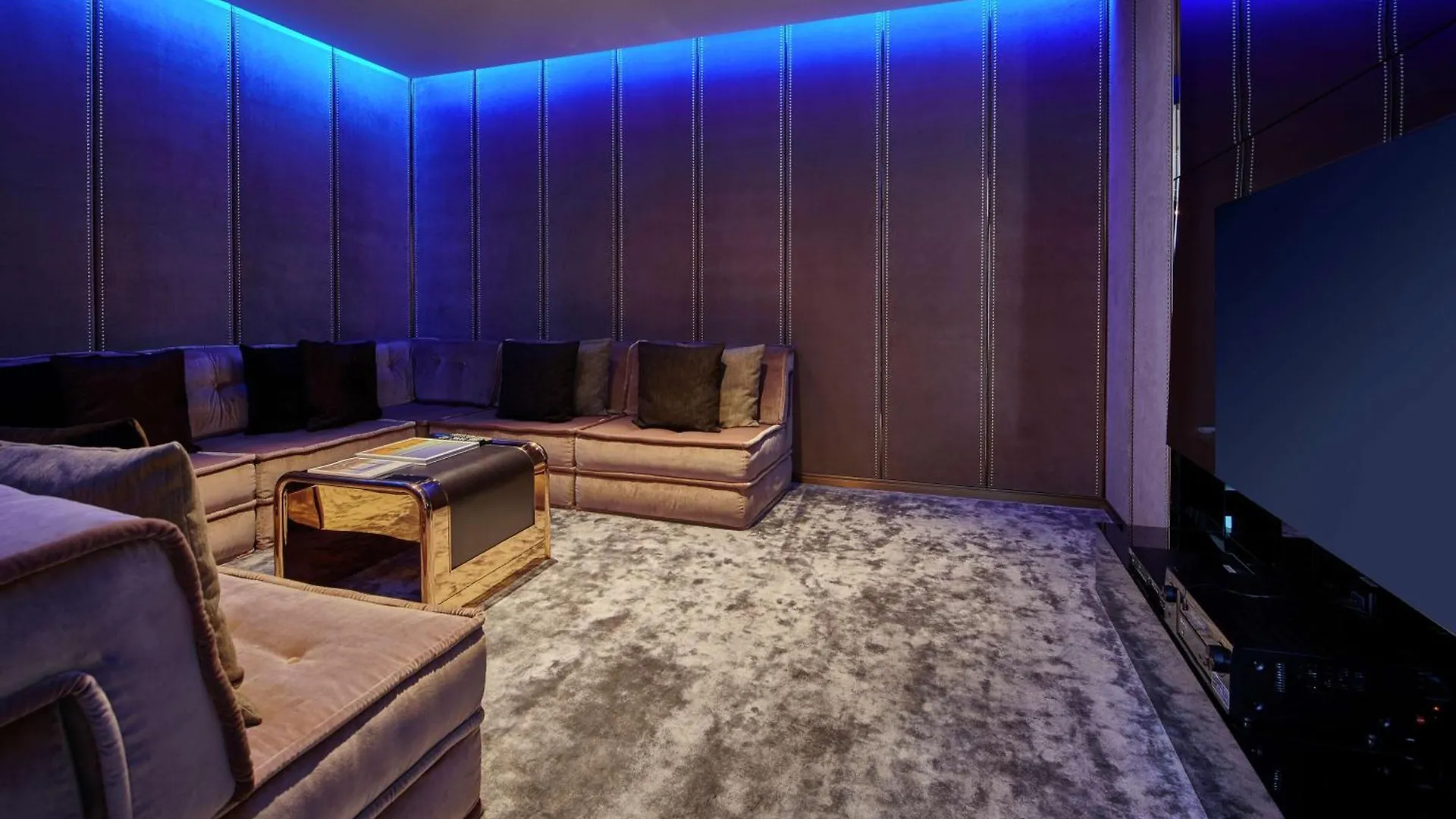 מלון Waldorf Astoria Dubai International Financial Centre 5*,
